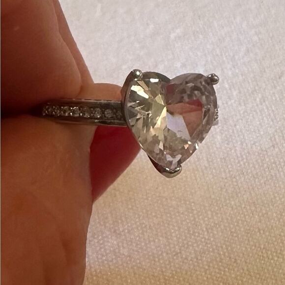 HEART RING - 18K White Gold Plated over .925 Sterling Silver. Simulated Size 7 - Picture 6 of 6